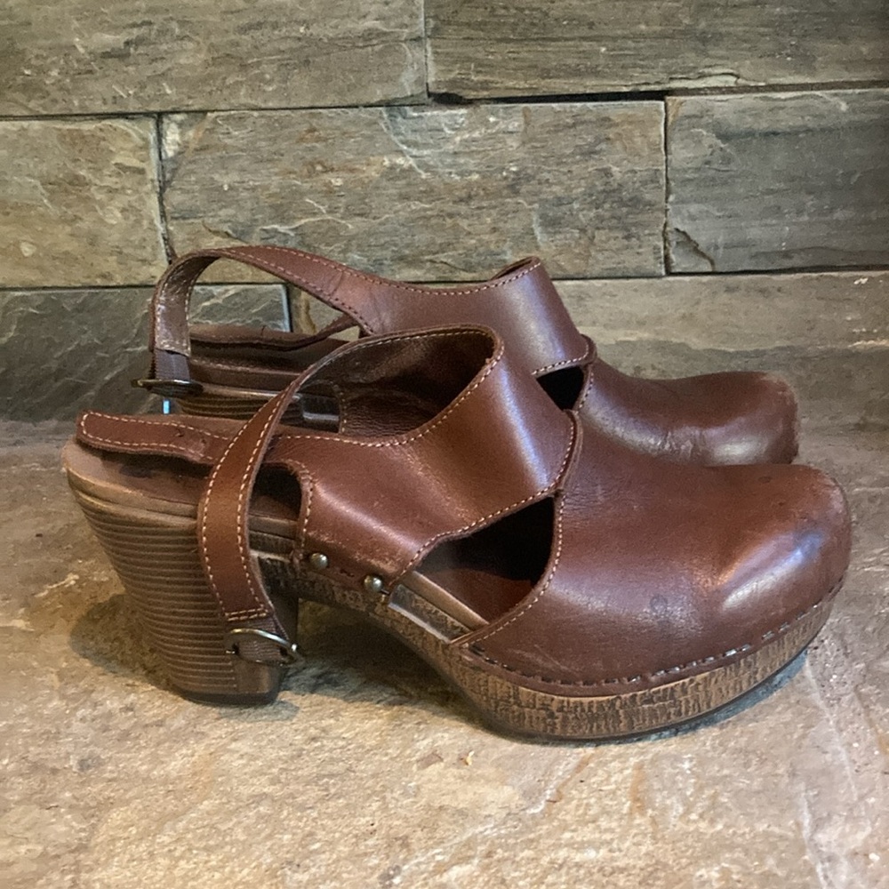 Dansko Closed Toe Strapback Heels Riley Clogs - Picture 2 of 5